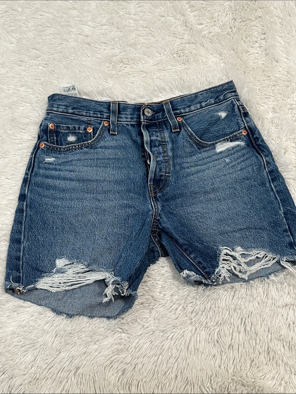 🌷 Levi’s 501 Mid Thigh Shorts